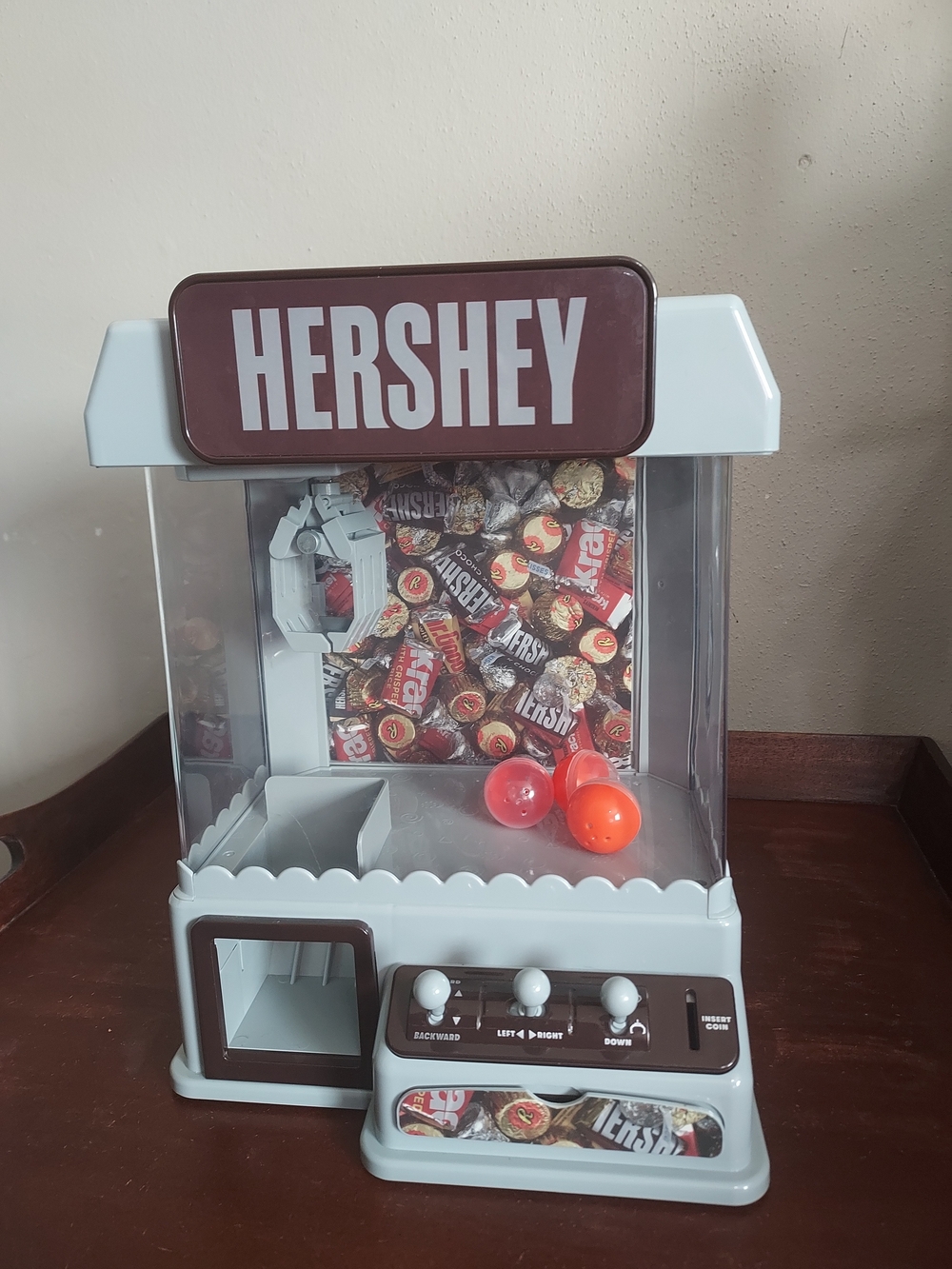 HERSHEY Kids Claw Machine Toy in White and Brown